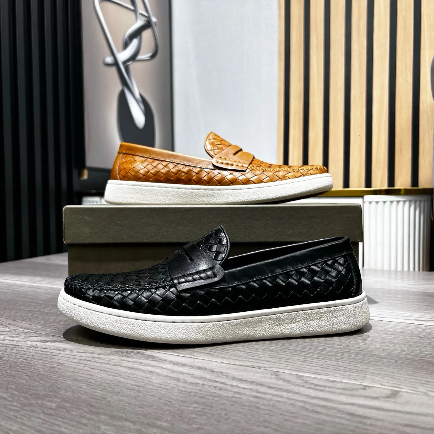 Ex-factory price 500 BV〰️Purely handmade classic men's beanie shoes👉👉driving shoes, slip-on shoes, made of imported cowhide woven from Italy, 💕water-dyed cowhide lining, 🔊original outsole, waterproof platform design, comfortable on the feet. A good choice for traveling and driving, two colors available, code number: 38-44, (45 can be customized)
